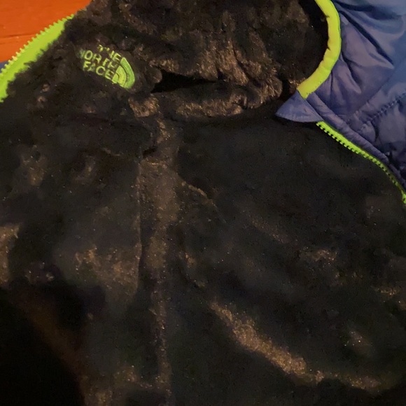 Selling toddler 18/24 month northface coat - Picture 2 of 3